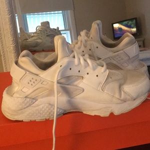 white huaraches size 8